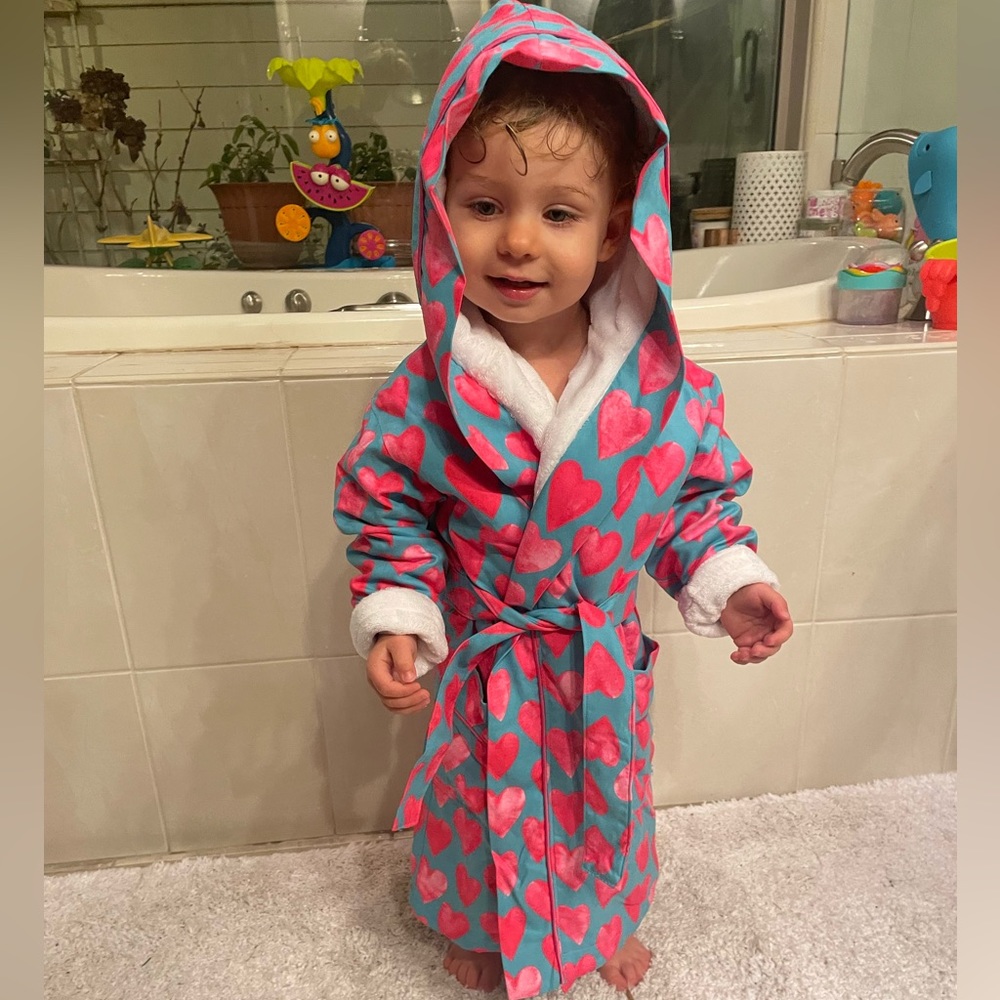 Posh Peanut Queen of Hearts Kids' Long Sleeve Plush Robe